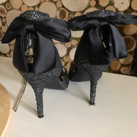 Steve Madden Luxe Black shimmer heels with bow - Picture 3 of 5
